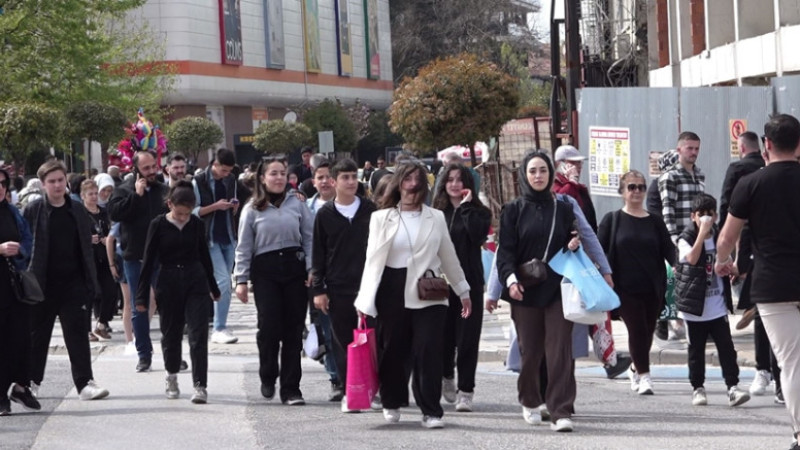 DÜZCE’DE BEKLENEN  YAŞAM SÜRESİ KAÇ YIL?  