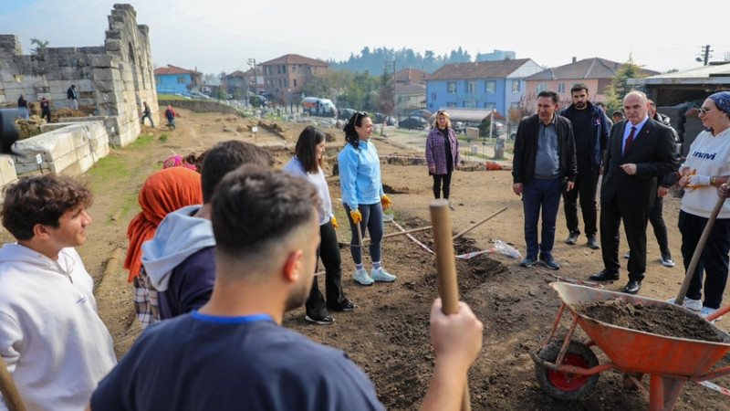 BAŞKAN ÖZLÜ’NÜN HAFTA SONU MESAİSİ  