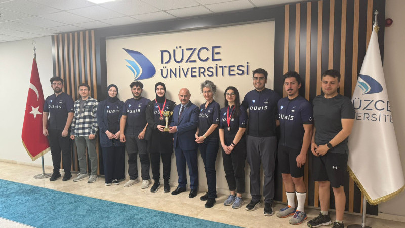 DÜBİS’TEN ODTÜ DAĞ BİSİKLETİ YARIŞINDA GURURLANDIRAN ÜÇÜNCÜLÜK