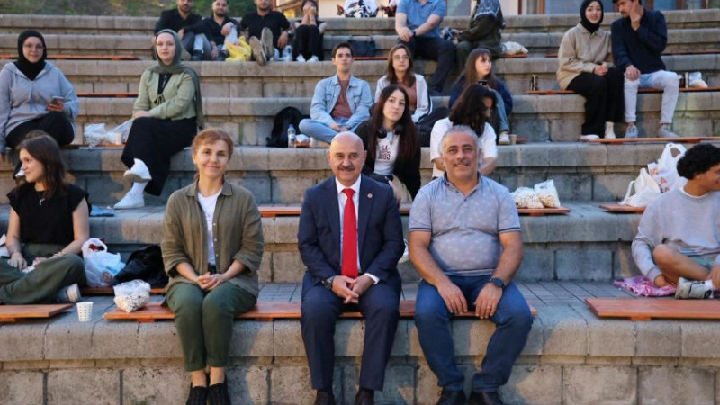 DÜZCE ÜNİVERSİTESİ’NDE AÇIK HAVA SİNEMA GÜNLERİ BAŞLADI