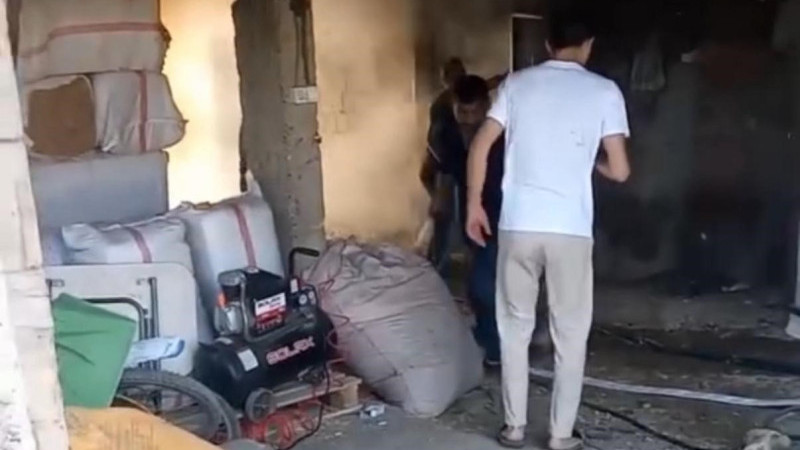 ANIZ YANGINI RÜZGARIN ETKİSİ İLE EVE SIÇRADI 