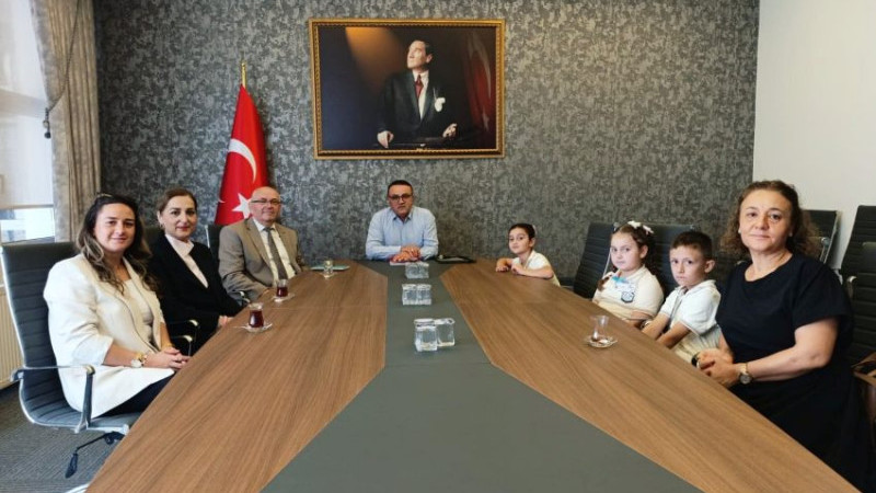 DÜZCELİ ÖĞRENCİLER YEŞİL VATAN İÇİN 207 FİDAN DİKTİ 