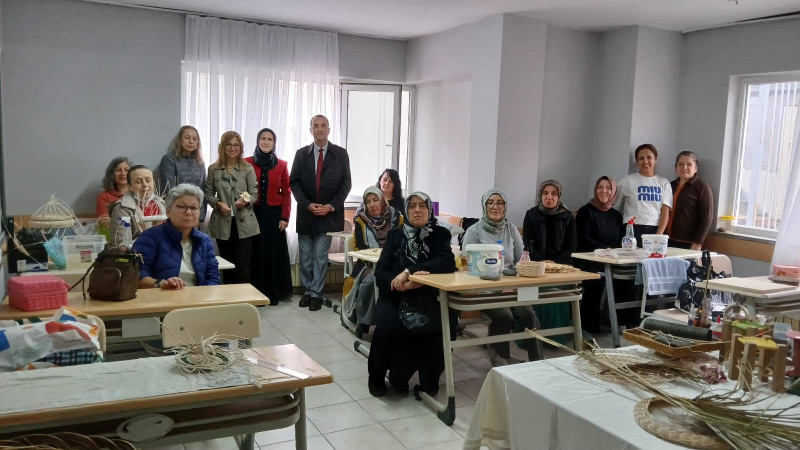 ALEMDAROĞLU, EL SANATLARI KURSLARINI ZİYARET ETTİ