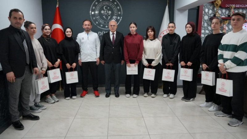 BAŞARILI SPORCULARDAN ZİYARET