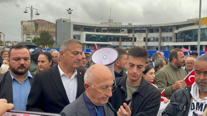 BELEDİYE BİNASI YIKIMINA KARŞI YÜRÜDÜLER