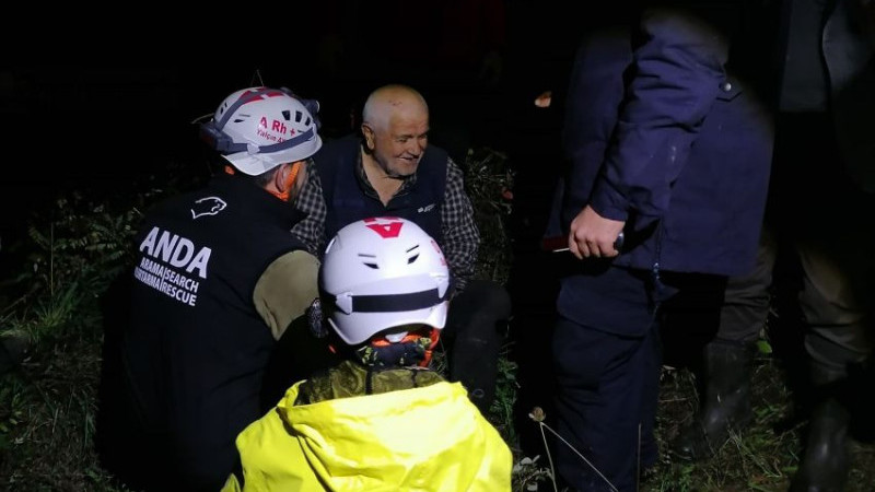 KAYBOLAN YAŞLI ADAMI ARAMA KURTARMA EKİPLERİ BULDU 