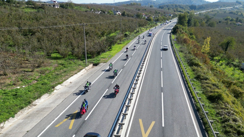 DÜZCE'DE 102 MOTOSİKLETLİNİN KATILDIĞI TURLA CUMHURİYET'İN 102. YILI KUTLANDI