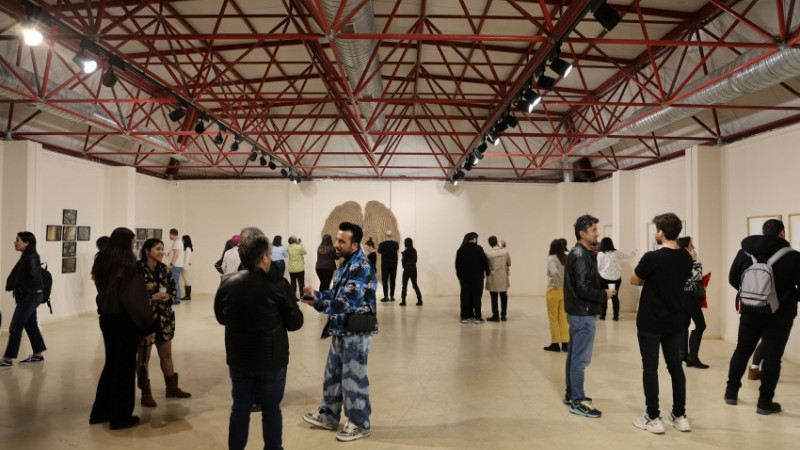 “İÇİNDE BİR ŞEY” SERGİSİ AÇILDI