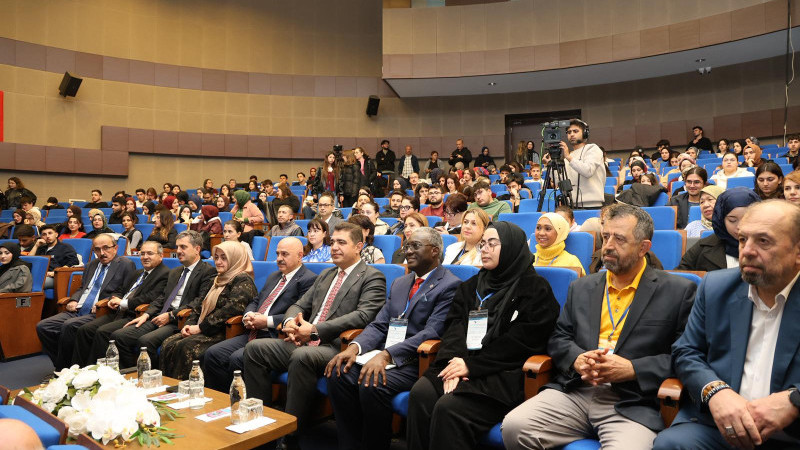 DÜ’DE AİLE SEMPOZYUMU DÜZENLENDİ