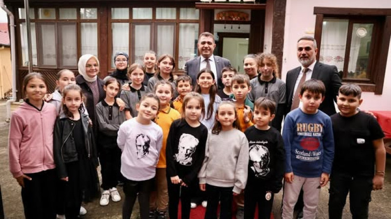 VALİ ASLAN, GÜMÜŞOVA’DA ZİYARETLERDE BULUNDU