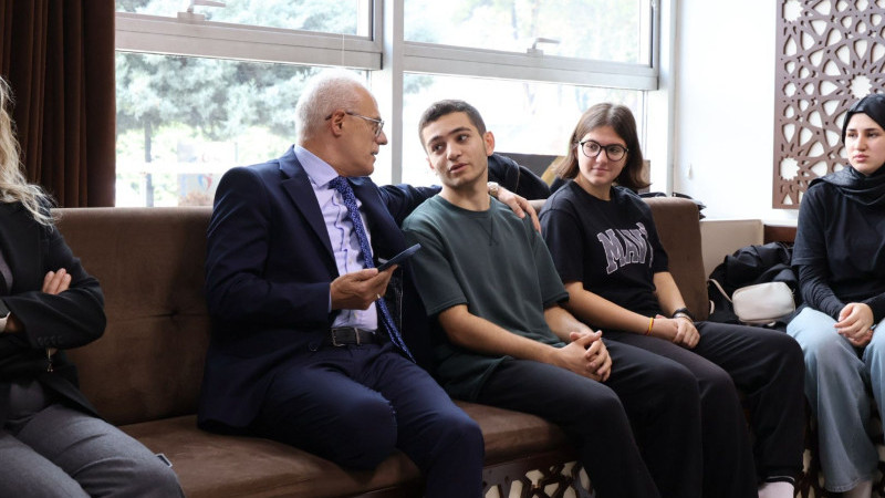 ARSLANTÜRK, LİSE OKUL TEMSİLCİSİ GENÇLERLE BİR ARAYA GELDİ