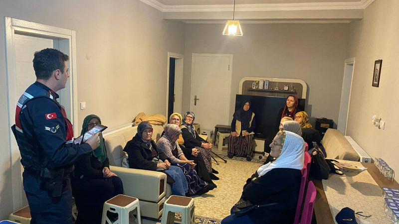 JANDARMA'DAN KADINLARA KADES İLE UYUMA ANLATILDI 