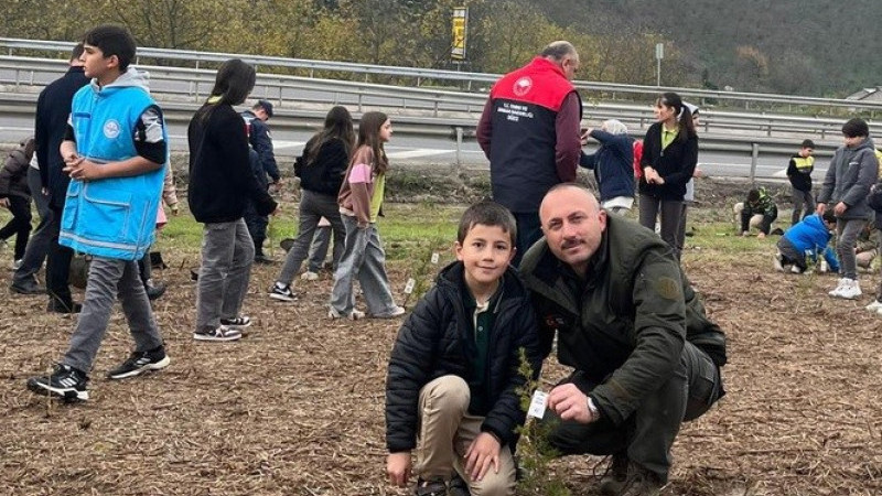 DEPREM ŞEHİTLERİ ANISINA FİDAN DİKİLDİ 