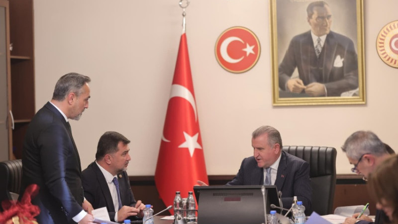  MİLLETVEKİLİ ÖZTÜRK’TEN SPORDA ÇİFT MÜJDE: ANKARA’DAN TUTTUĞUNU KOPARIYOR