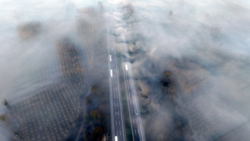 OTOYOLUN DÜZCE GEÇİŞİNDE SİS ETKİLİ OLDU