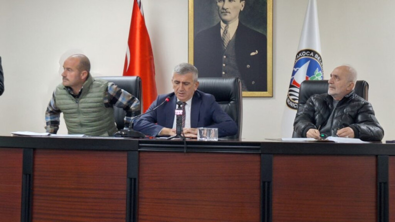 ‘AKÇAKOCA İÇİN HER İMKÂNIN PEŞİNDEN KOŞUYORUZ’