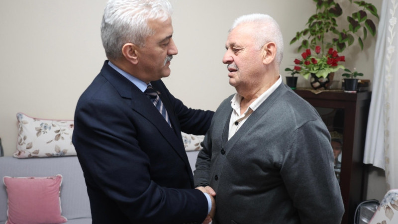 VALİ MAKAS’IN İLK ZİYARETİ ŞEHİT AİLESİNE  