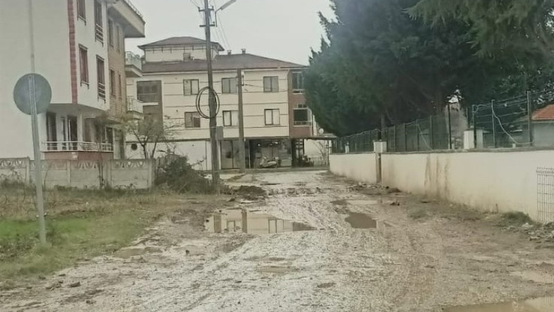 HAMİDİYE’DEN ‘YOLLAR  ÇAMUR DERYASI’ TEPKİSİ