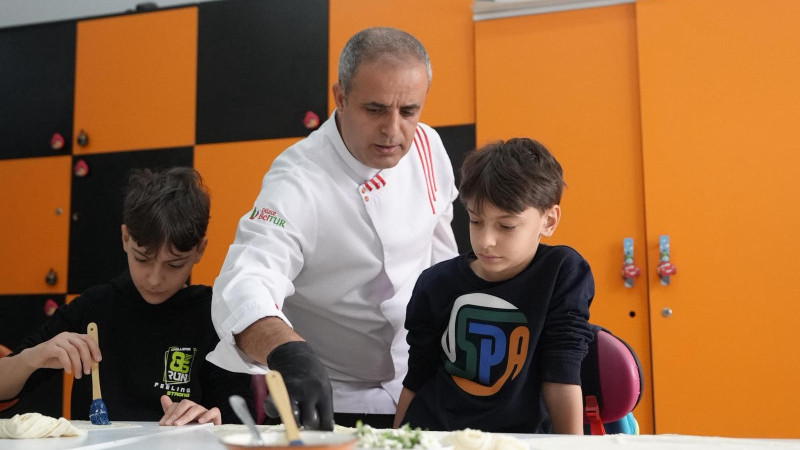 BU ATÖLYELERDE ÇOCUKLAR  YETENEKLERİNİ KEŞFEDİYOR