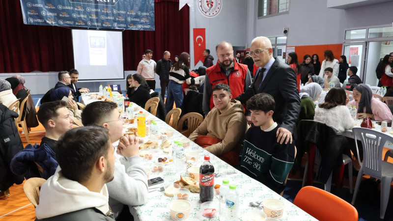 DÜZCE GENÇLİK MERKEZİNDE İFTAR BULUŞMASI