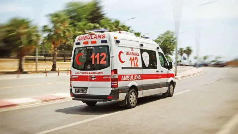 TARIM ARACI DEVRİLDİ: 2 KİŞİ YARALANDI