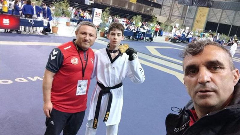 DÜZCELİ SPORCU YİNE ŞAŞIRTMADI