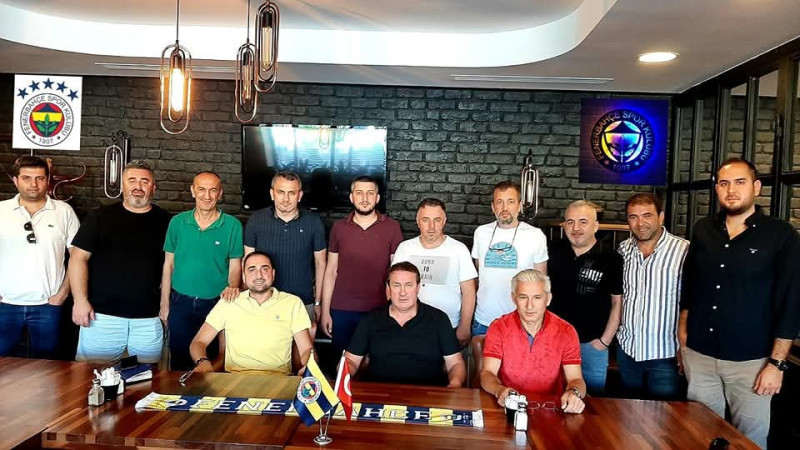 FENERBAHÇELİLERDEN ÖĞRENCİLERE MADDİ DESTEK