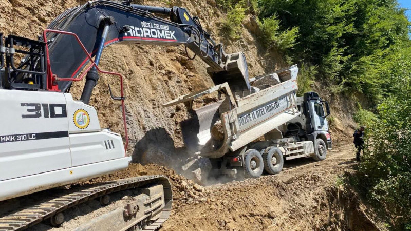 CUMAYERİ’NDE HEYELAN MEYDANA GELDİ