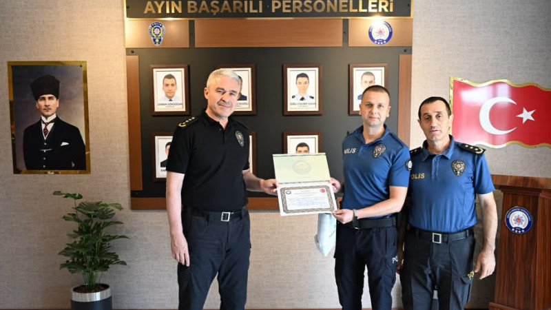 ÜSTÜN GAYRET GÖSTEREN POLİSLER ÖDÜLLENDİRİLDİ