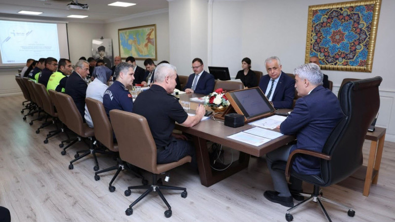 OKUL BAHÇELERİ GÖREVLİLERE EMANET