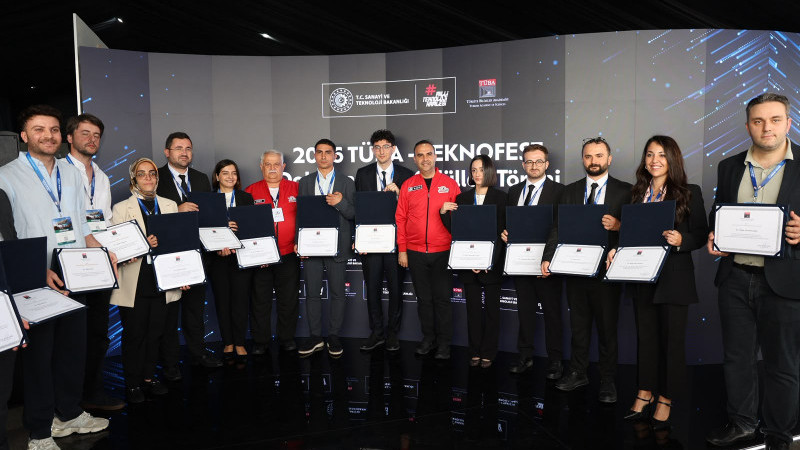 DÜZCE ÜNİVERSİTESİ ÖĞRETİM ÜYESİ ÜÇÜNCÜ OLDU