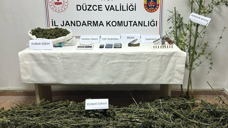 UYUŞTURUCU TACİRLERİ KISKIVRAK YAKALANDI