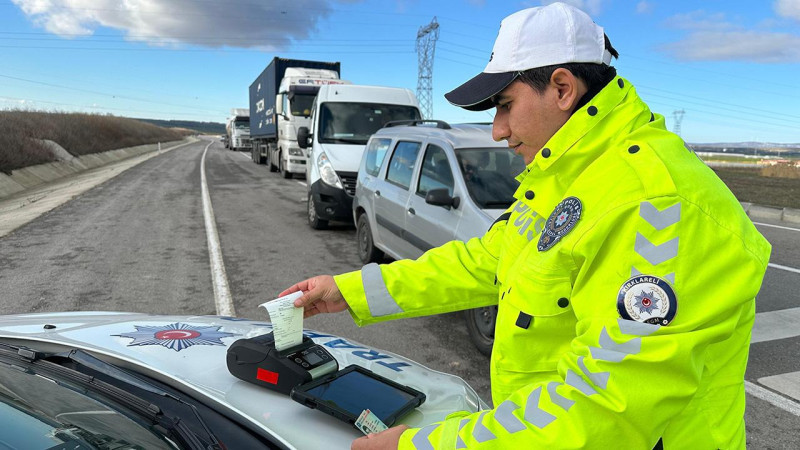 DÜZCE GENELİNDE TRAFİK DENETİMLERİ DEVAM EDİYOR