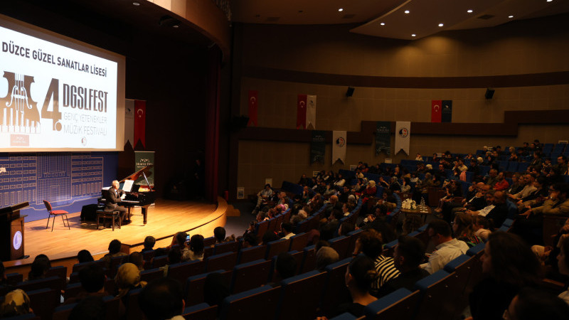 DÜFEST 2025’TE COŞKU, 3. GÜNDE DE ZİRVEDE