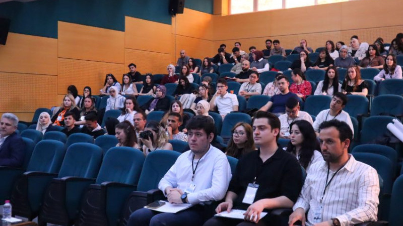 “SÜRDÜRÜLEBİLİR GİRİŞİMCİLİK İÇİN DİJİTAL FİKİRLER” KONULU PANEL DÜZENLENDİ