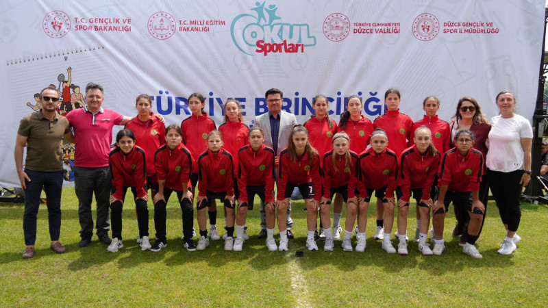 FUTBOL YILDIZLAR TÜRKİYE BİRİNCİLİĞİ DÜZCE’DE BAŞLADI