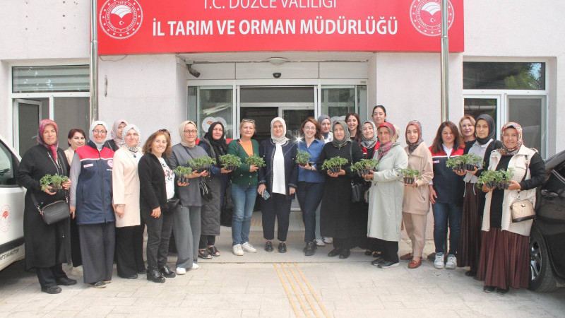DÜZCE’DE KADIN ÇİFTÇİLER BİLGİYLE YARIŞTI