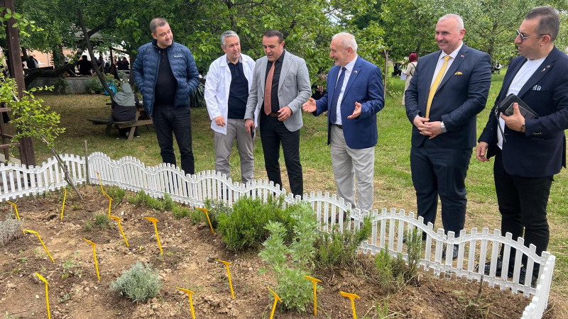 İL MÜDÜRÜ AYDIN’DAN GENÇLİK ŞÖLENİ KERMESİ’NE ZİYARET