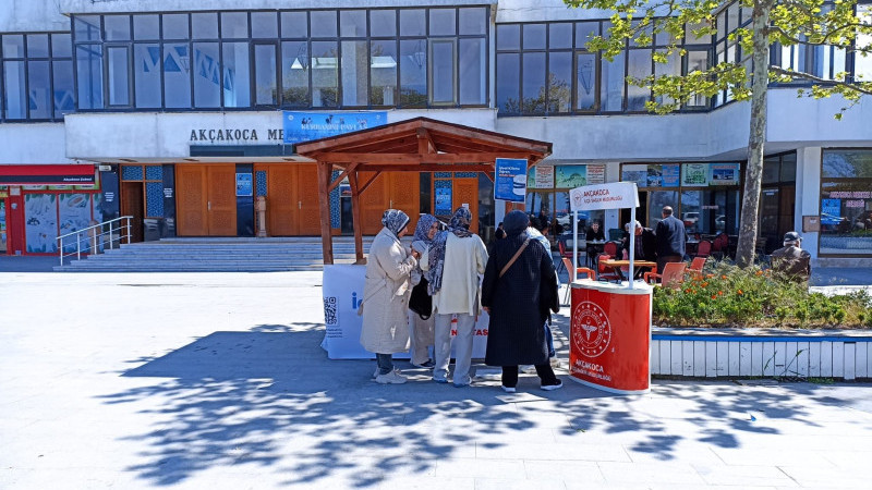 DÜZCE’DE VATANDAŞLARIN VÜCUT KİTLE İNDEKSİ ÖLÇÜLÜYOR