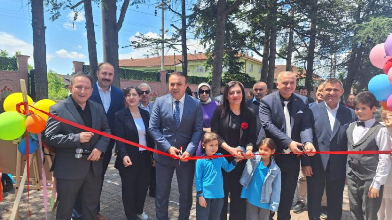 İL MÜDÜRÜ AYDIN’DAN BAHAR ŞENLİĞİ ETKİNLİKLERİNE ZİYARET