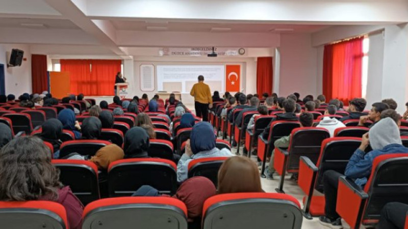 ÖĞRENCİLER BULAŞICI HASTALIKLAR KONUSUNDA BİLGİLENDİRİLDİ