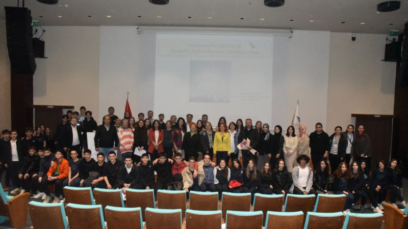 DÖNÜŞEBİLENLERİN ÇAĞI TEMALI PROGRAM DÜZENLENDİ 