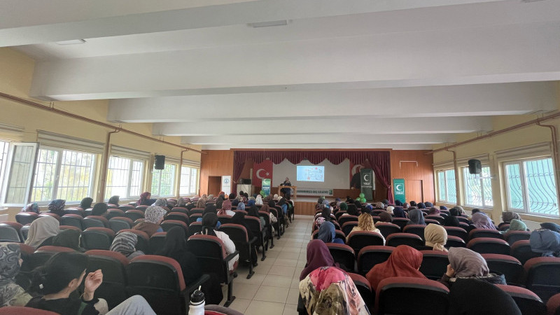 DÜZCE YEŞİLAY ŞUBESİ ANNELERİ BİLGİLENDİRDİ
