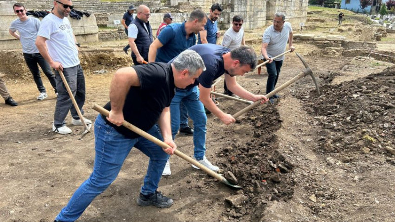 PRUSİAS AD HYPİUM ANTİK KENTİ'NDEKİ KAZI ÇALIŞMALARI SÜRÜYOR