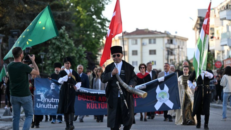 ÇERKEZ SÜRGÜNÜ'NÜN 161. YILINDA DÜZCE'DE ANMA PROGRAMI DÜZENLENDİ