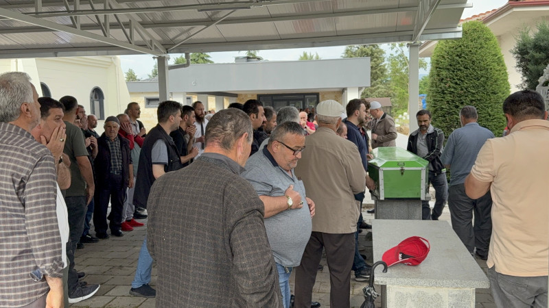 HAYATINI KAYBEDEN DÜZCELİ SÜRÜCÜ SON YOLCULUĞUNA UĞURLANDI