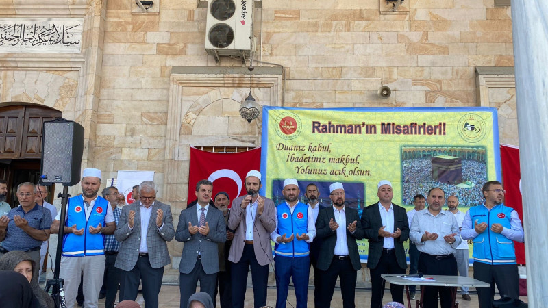 HACI ADAYLARI KUTSAL TOPRAKLARA UĞURLANDI 