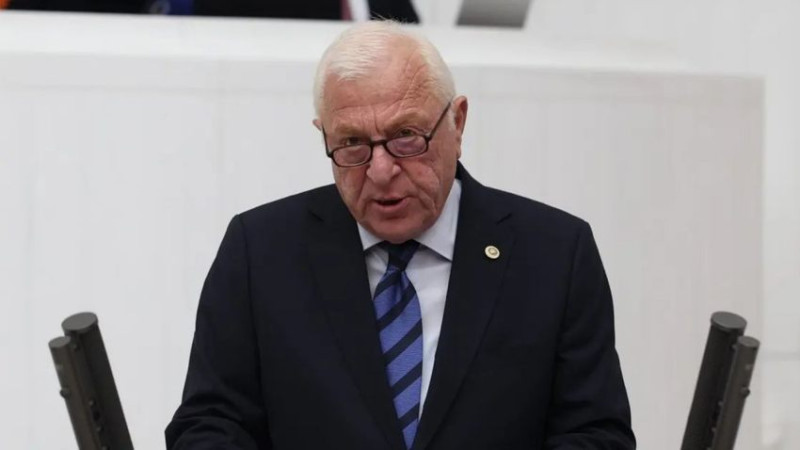 CHP’Lİ ÖZCAN, AK PARTİYİ ÖVDÜ