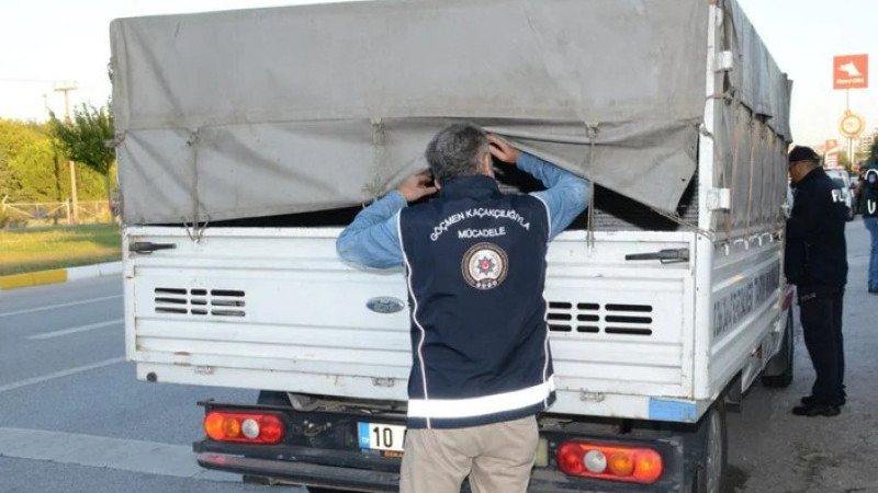 5 DÜZENSİZ GÖÇMEN YAKALANDI