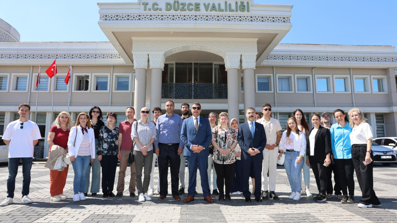 VALİ ASLAN, ERASMUS PROJESİNE KATILAN GENÇLİK ÇALIŞANLARINI AĞIRLADI